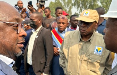 visite du ministre des infrastructures sur le site des travaux exécutés par Hong Feng